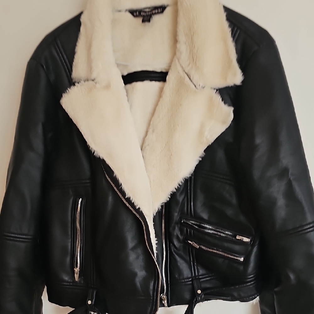 Women's Black and Cream Shearling Jacket From Zara